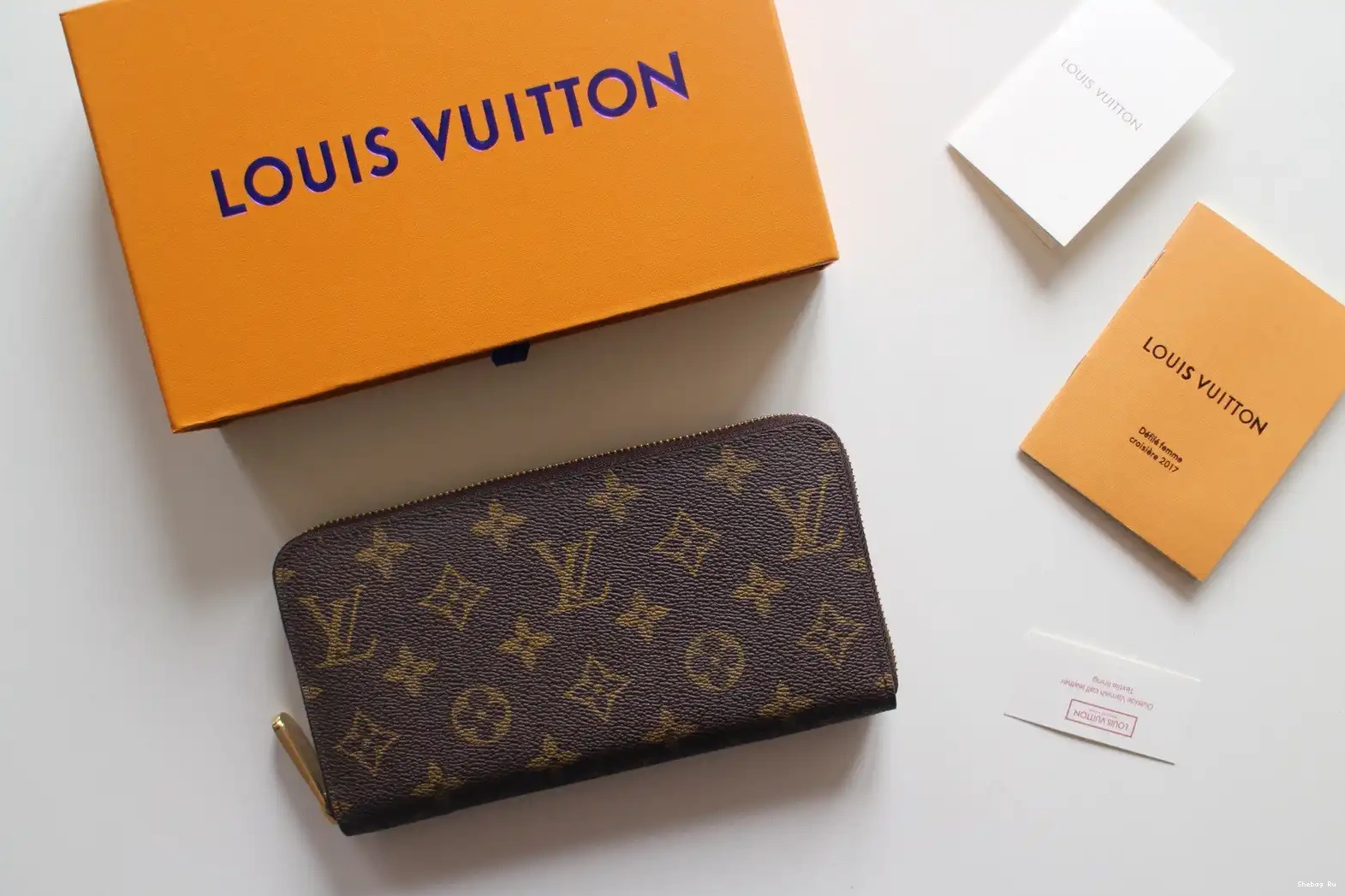 LOUIS ZIPPY WALLET VUITTON 0619